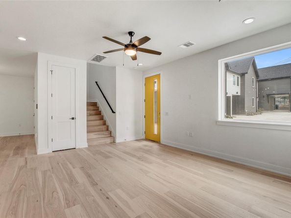 4127 E 12th ST 2, Austin TX 78721