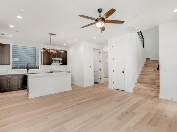 4127 E 12th ST 2, Austin TX 78721