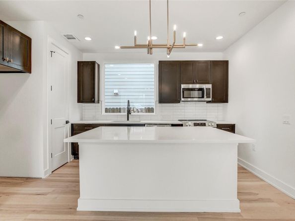 4127 E 12th ST 2, Austin TX 78721