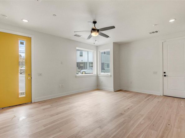 4127 E 12th ST 2, Austin TX 78721