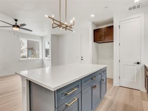 4127 E 12th ST 2, Austin TX 78721