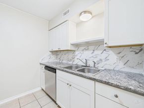 400 W 35th ST 104, Austin TX 78705