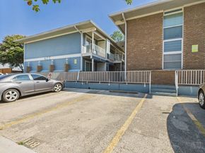 400 W 35th ST 104, Austin TX 78705