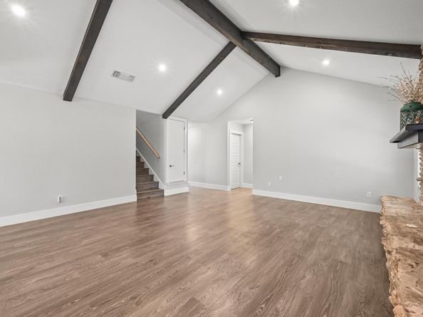 911 Acorn Oaks DR, Austin TX 78745