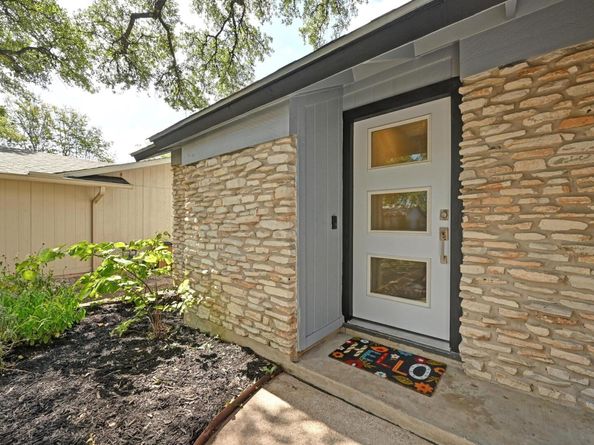 911 Acorn Oaks DR, Austin TX 78745
