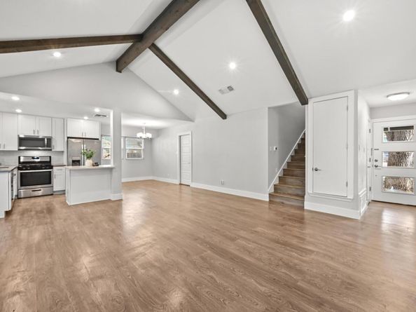 911 Acorn Oaks DR, Austin TX 78745