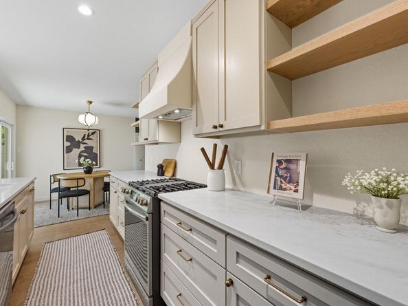1114 Stoneoak LN, Austin TX 78745