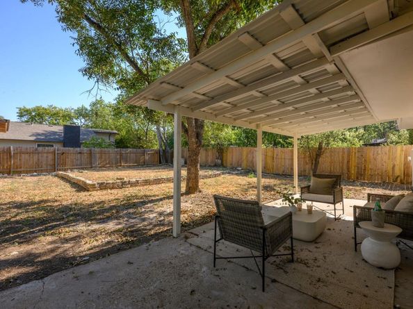 1114 Stoneoak LN, Austin TX 78745