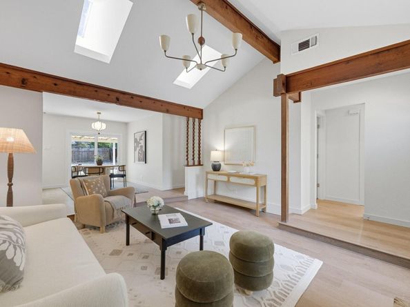 1114 Stoneoak LN, Austin TX 78745
