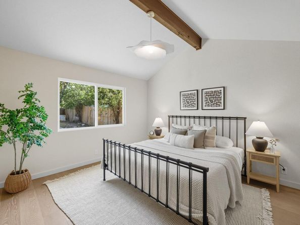 1114 Stoneoak LN, Austin TX 78745