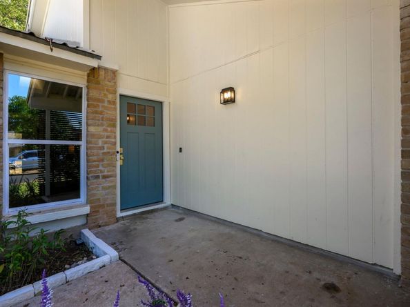 1114 Stoneoak LN, Austin TX 78745