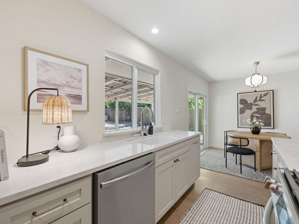 1114 Stoneoak LN, Austin TX 78745