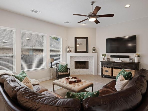 601 Smilser LN, Leander TX 78641