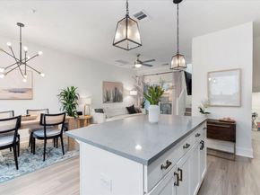 2827 Manor RD 3102, Austin TX 78722