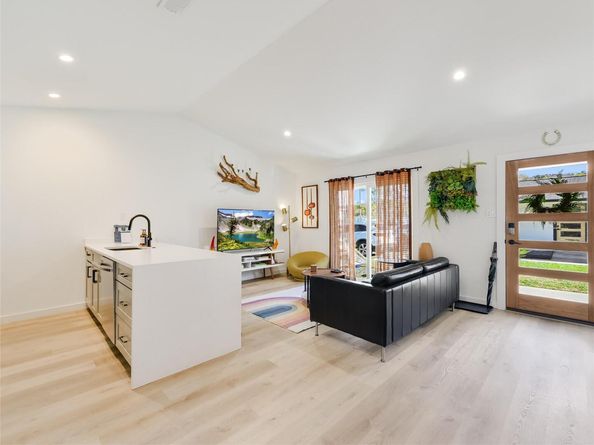 1219 Hollow Creek DR 1, Austin TX 78704