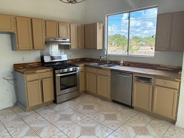 16507 Edgemere DR, Pflugerville TX 78660