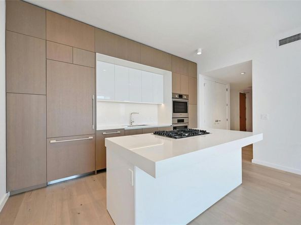 313 W 17th ST 2101, Austin TX 78701