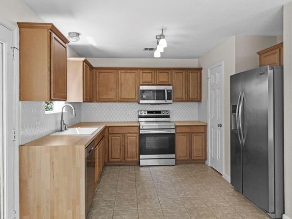 914 Aiken DR, Leander TX 78641