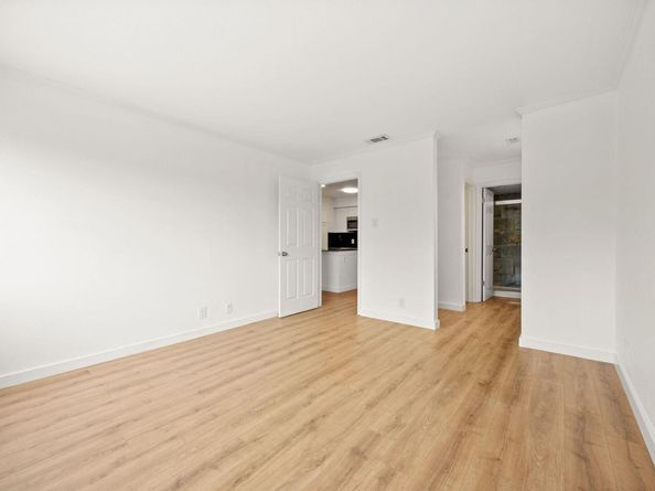 8888 Tallwood DR 1202, Austin TX 78759