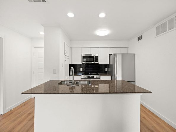 8888 Tallwood DR 1202, Austin TX 78759