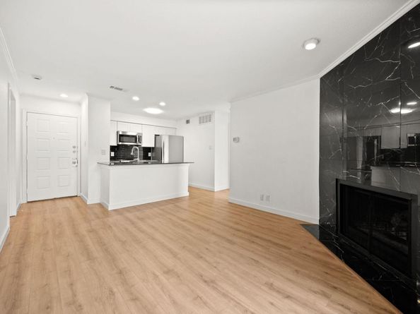 8888 Tallwood DR 1202, Austin TX 78759