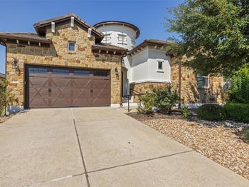201 Grand Oaks LN