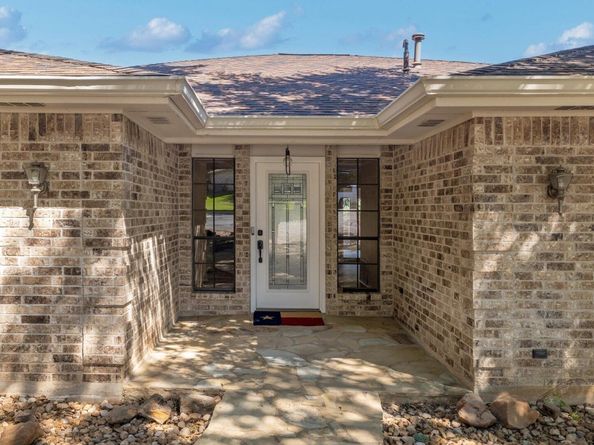 2605 Hilltop ST, Round Rock TX 78681