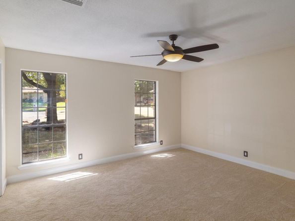 2605 Hilltop ST, Round Rock TX 78681
