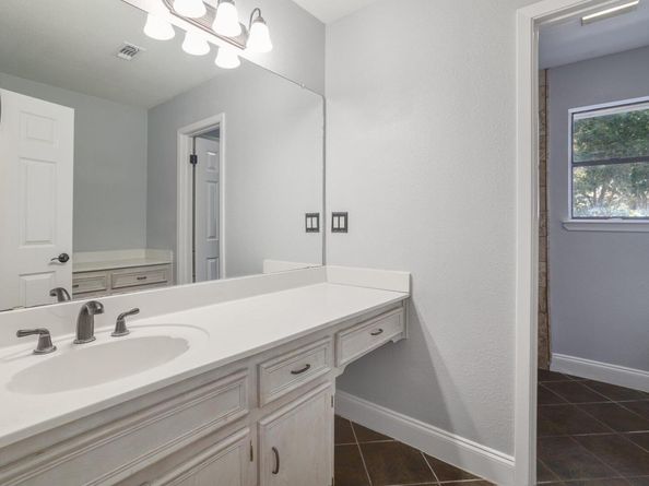 2605 Hilltop ST, Round Rock TX 78681