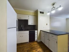 803 W 28th ST 206, Austin TX 78705