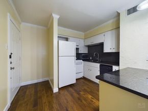 803 W 28th ST 206, Austin TX 78705