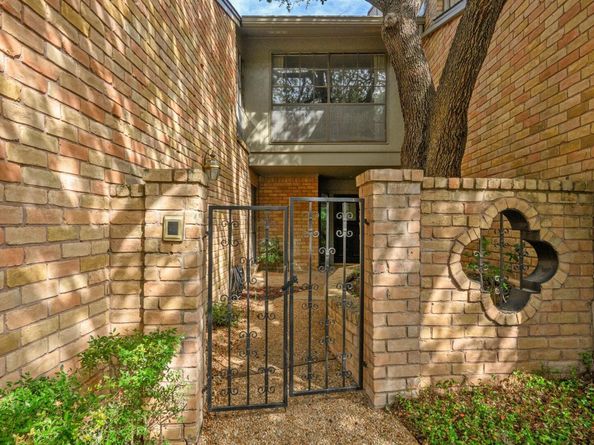 32 Woodstone SQ, Austin TX 78703