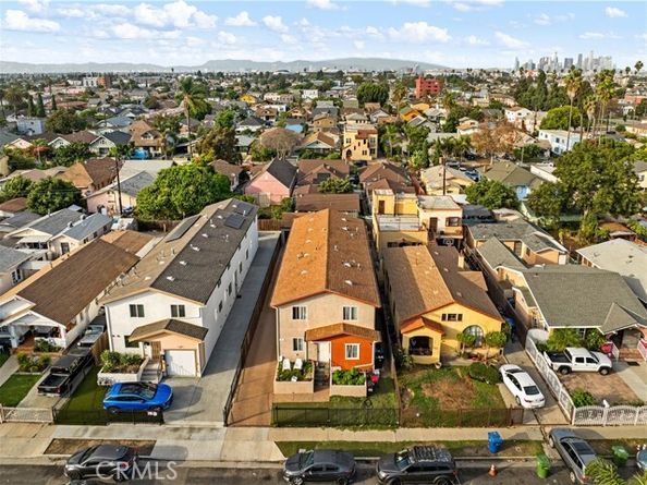 831 W 50th, Los Angeles CA 90037