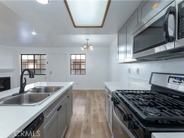 15946 Vanowen Street 103, Van Nuys (los Angeles) CA 91406