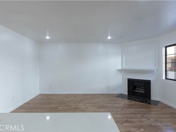 15946 Vanowen Street 103, Van Nuys (los Angeles) CA 91406