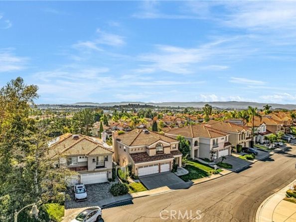 32 Salinas, Lake Forest (el Toro) CA 92610