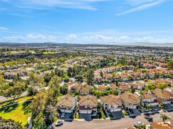 32 Salinas, Lake Forest (el Toro) CA 92610