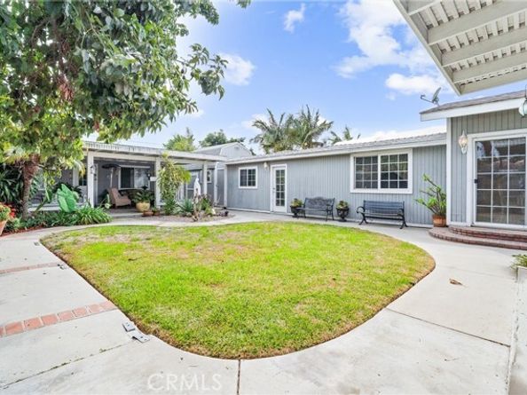 9488 Foster Rd., Bellflower CA 90706