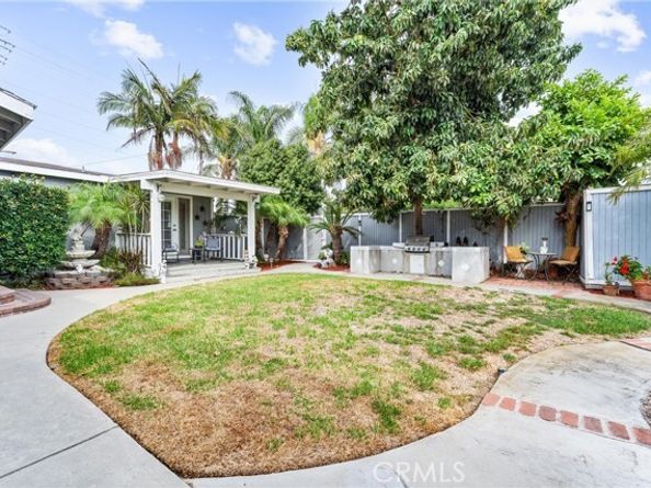 9488 Foster Rd., Bellflower CA 90706