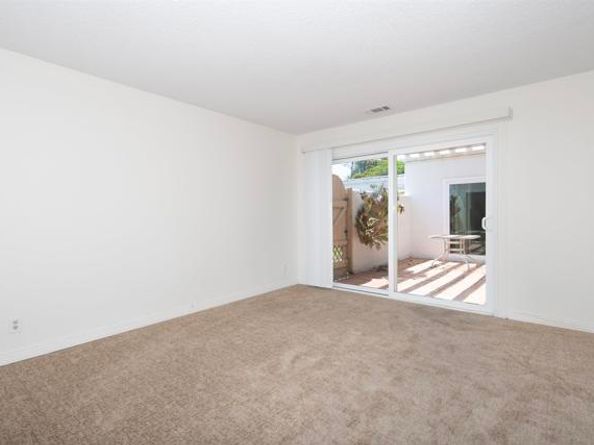 3621 Vista Campana 11, Oceanside CA 92057