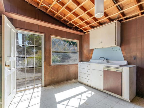 10400 Mcbroom Street, Sunland (los Angeles) CA 91040