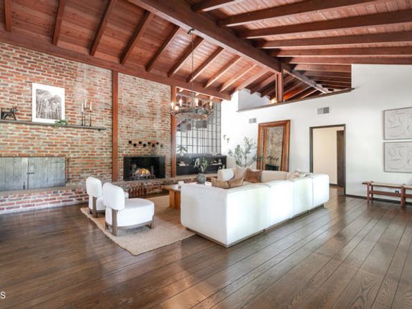 10400 Mcbroom Street, Sunland (los Angeles) CA 91040