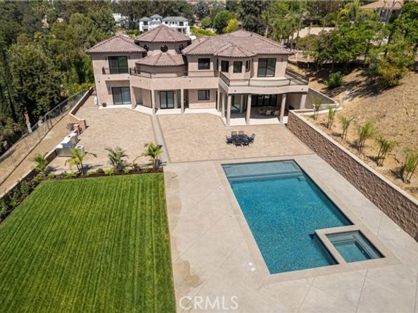 10521 Mary Bell Avenue, Burbank CA 91040