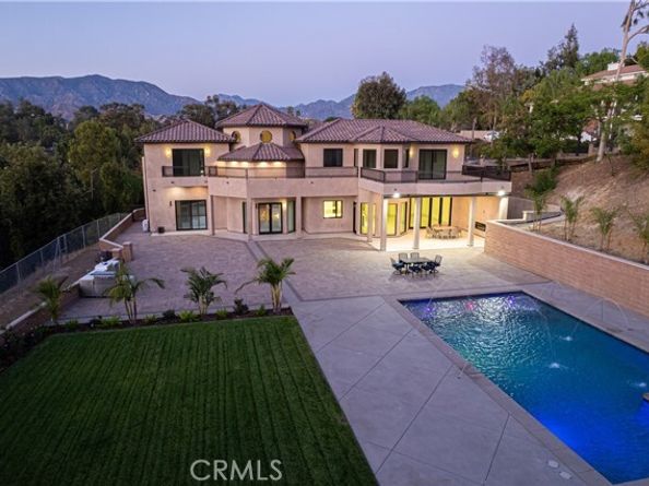 10521 Mary Bell Avenue, Burbank CA 91040