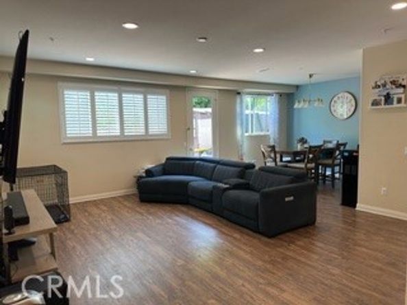 8621 Noble Avenue 4, North Hills (los Angeles) CA 91343