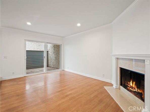 18411 Hatteras Street 138, Tarzana (los Angeles) CA 91356