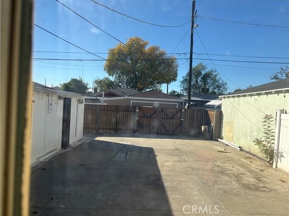 6331 Columbus Avenue, Van Nuys (los Angeles) CA 91411