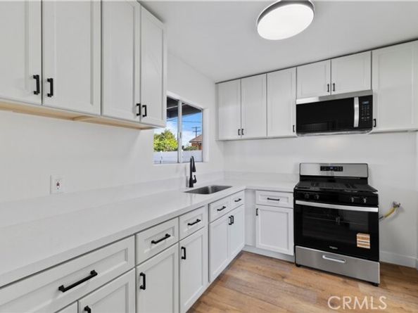 10156 Laurel Cyn. Blvd., Pacoima (los Angeles) CA 91331