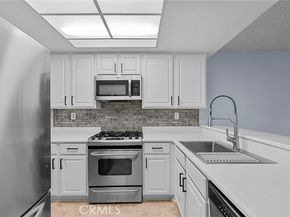 15735 Nordhoff Street 36, North Hills (los Angeles) CA 91343