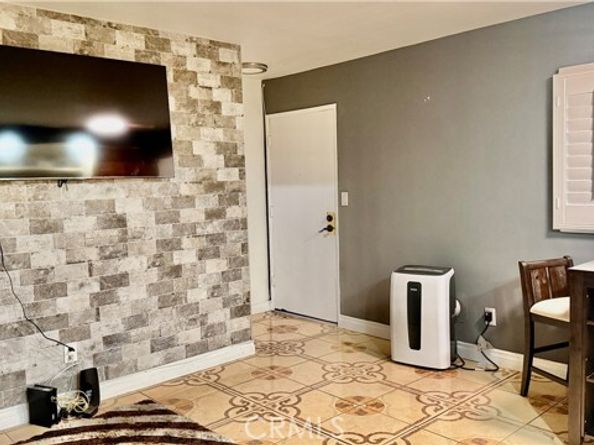 7904 Laurel Canyon 12, North Hollywood (los Angeles) CA 91605